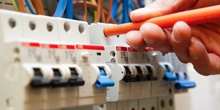 How Regular Electrical Equipment Testing Reduces Downtime