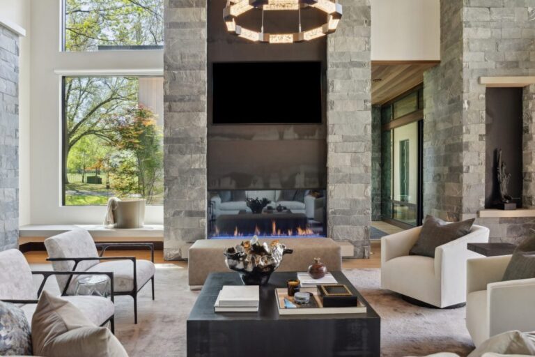 How Technology Is Shaping the Future of Luxury Home Buying