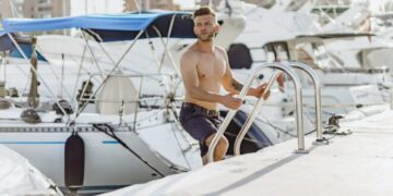 Automatic Boat Covers: Enhancing Modern Boating Convenience