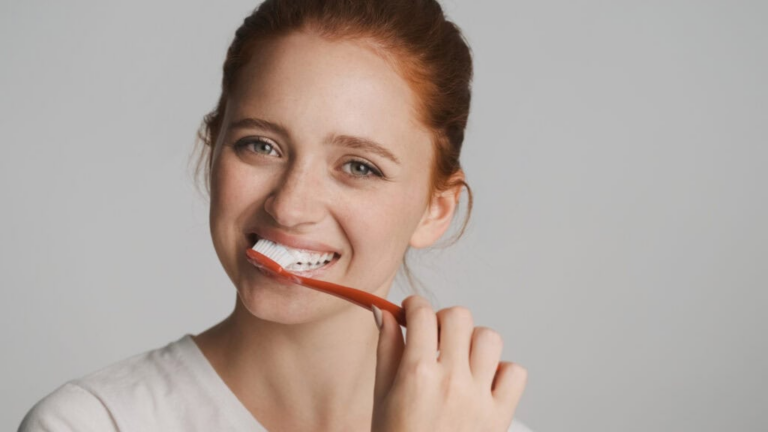 How to Take Care of Teeth and Gums at Home Naturally